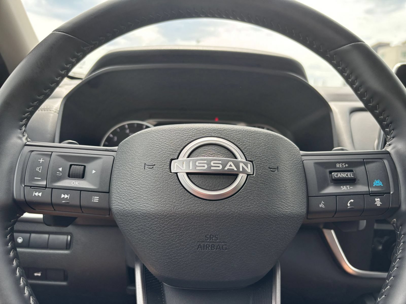 Used 2025 Nissan Rogue SV AWD/4WD image 31