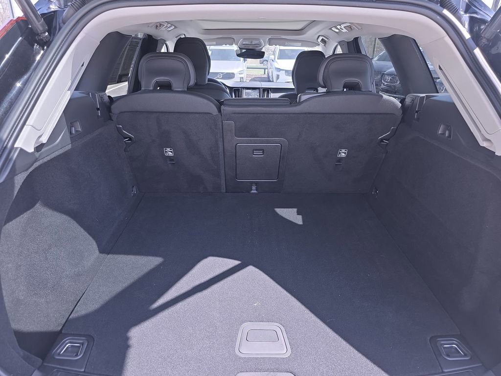 Used 2024 Volvo XC60 B5 Core w/ Protection Package Premier image 14