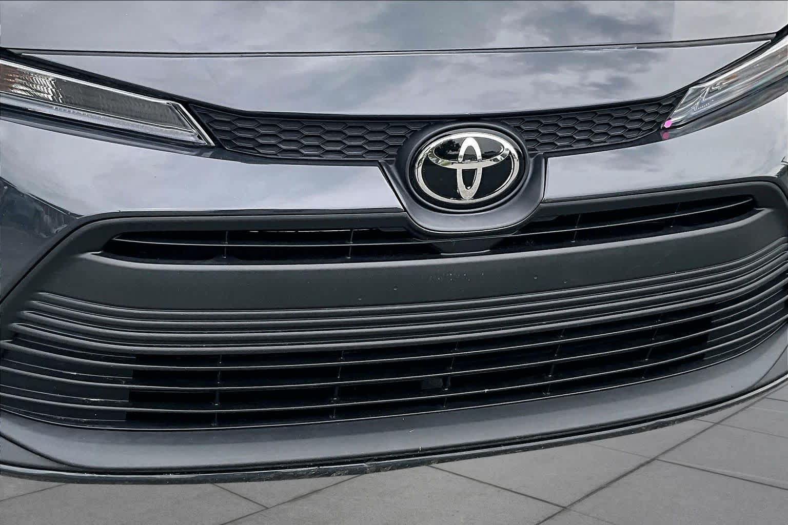 Used 2023 Toyota Corolla LE FWD image 29