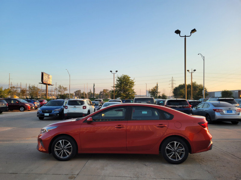 Used 2022 Kia Forte LXS FWD image 4