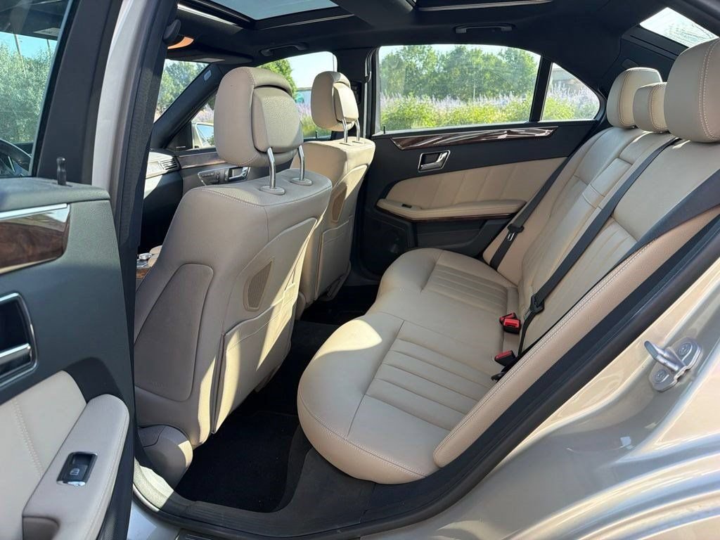 Used 2010 Mercedes-Benz E 550 4MATIC Sedan image 11