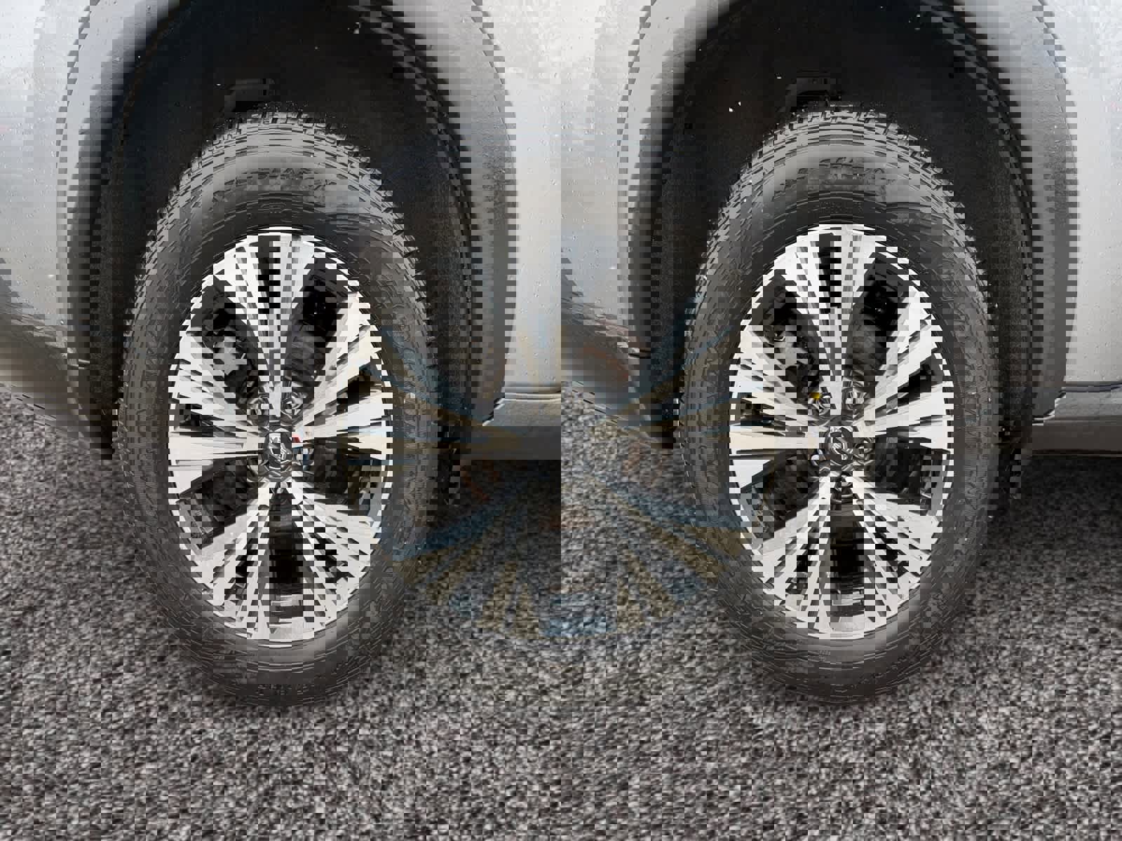 Used 2023 Nissan Rogue SV image 14