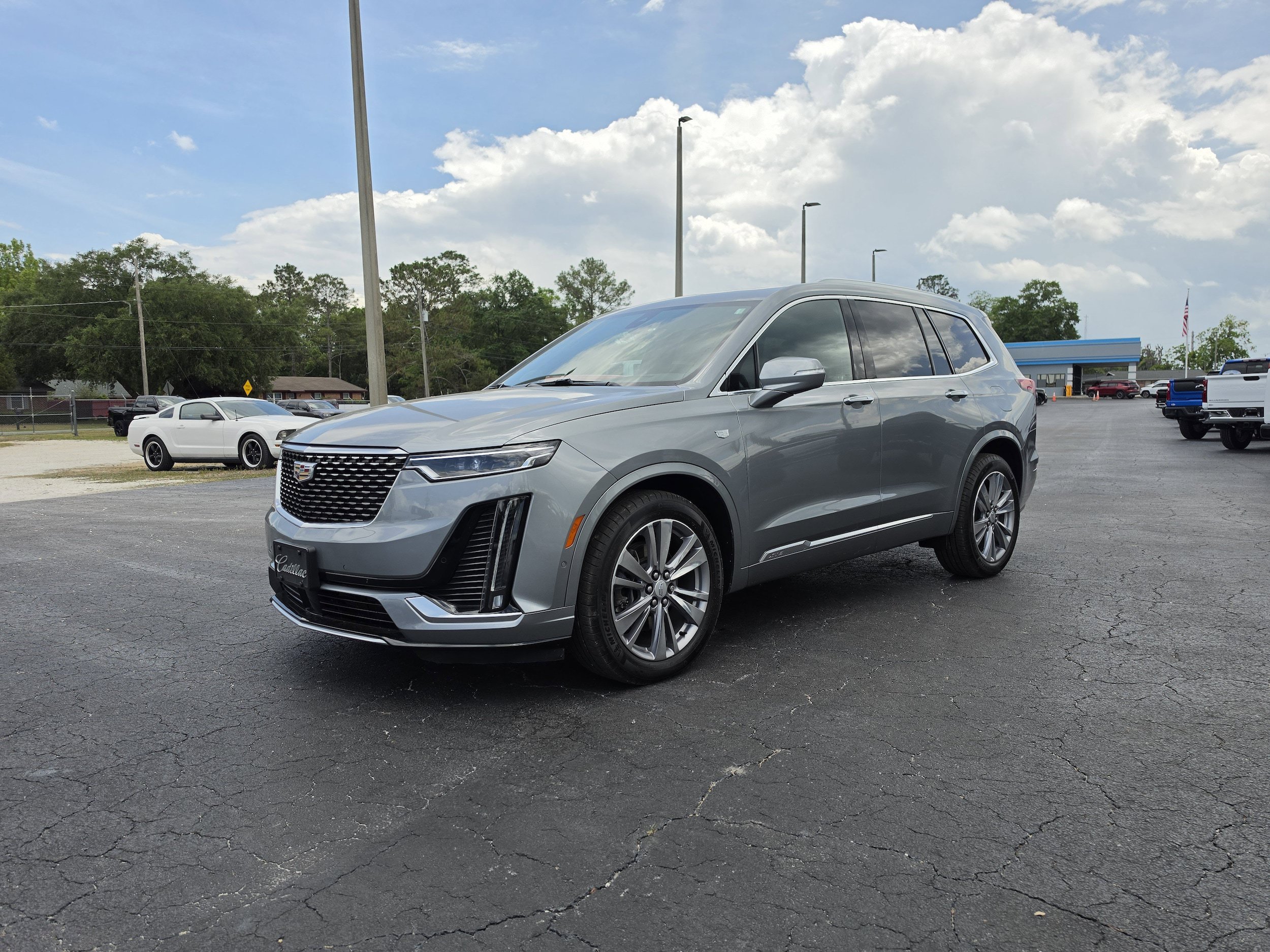 Used 2023 Cadillac XT6 Premium Luxury w/ Platinum Package AWD/4WD image 8