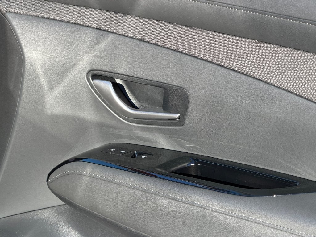 Certified 2025 Hyundai Tucson Limited AWD/4WD image 26