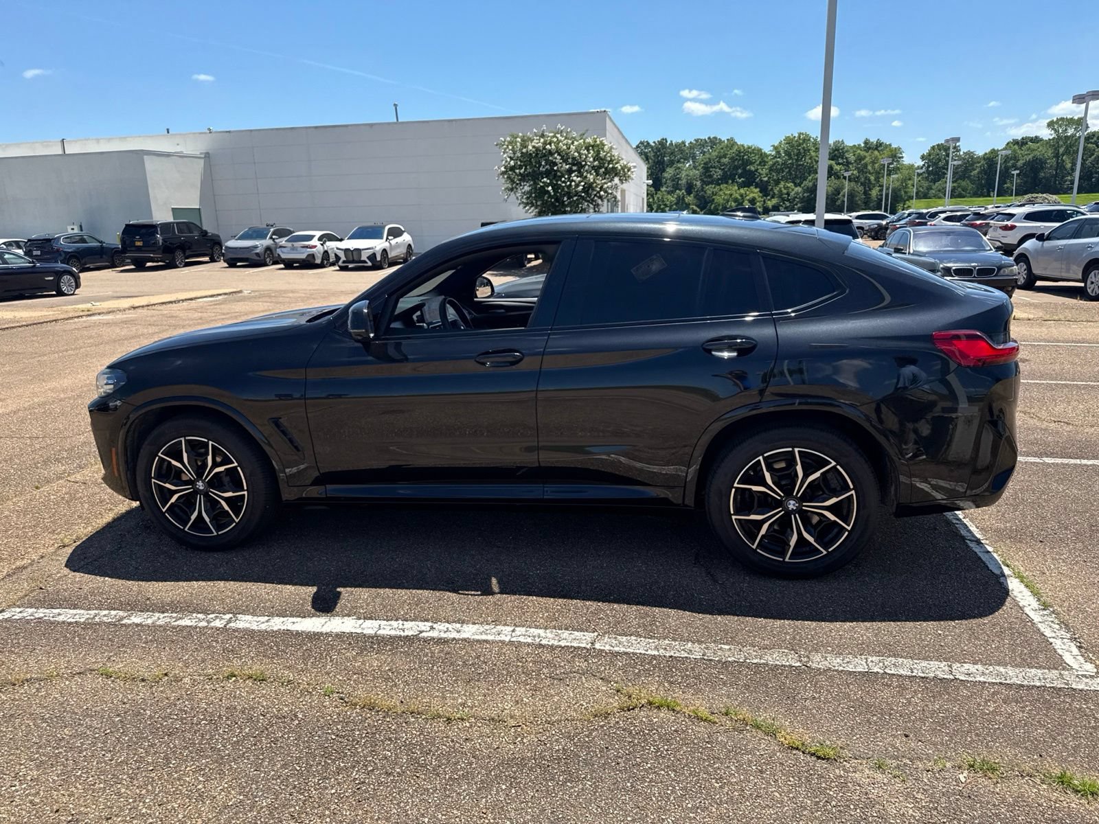 Certified 2023 BMW X4 xDrive30i w/ M Sport Package AWD/4WD image 8