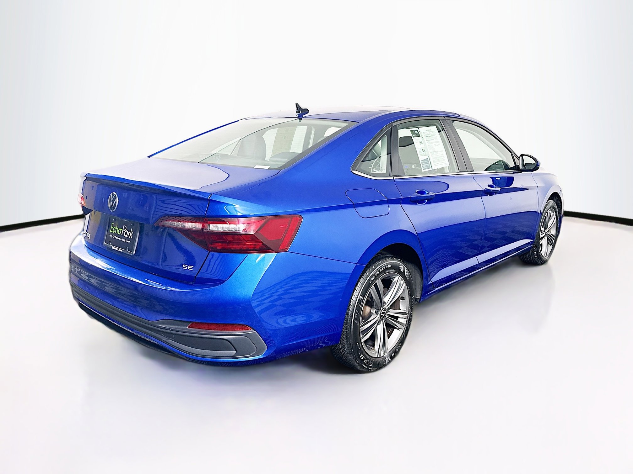 Used 2024 Volkswagen Jetta SE image 9