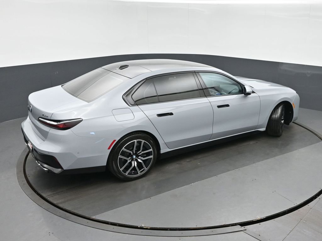 Used 2023 BMW 760i xDrive image 36