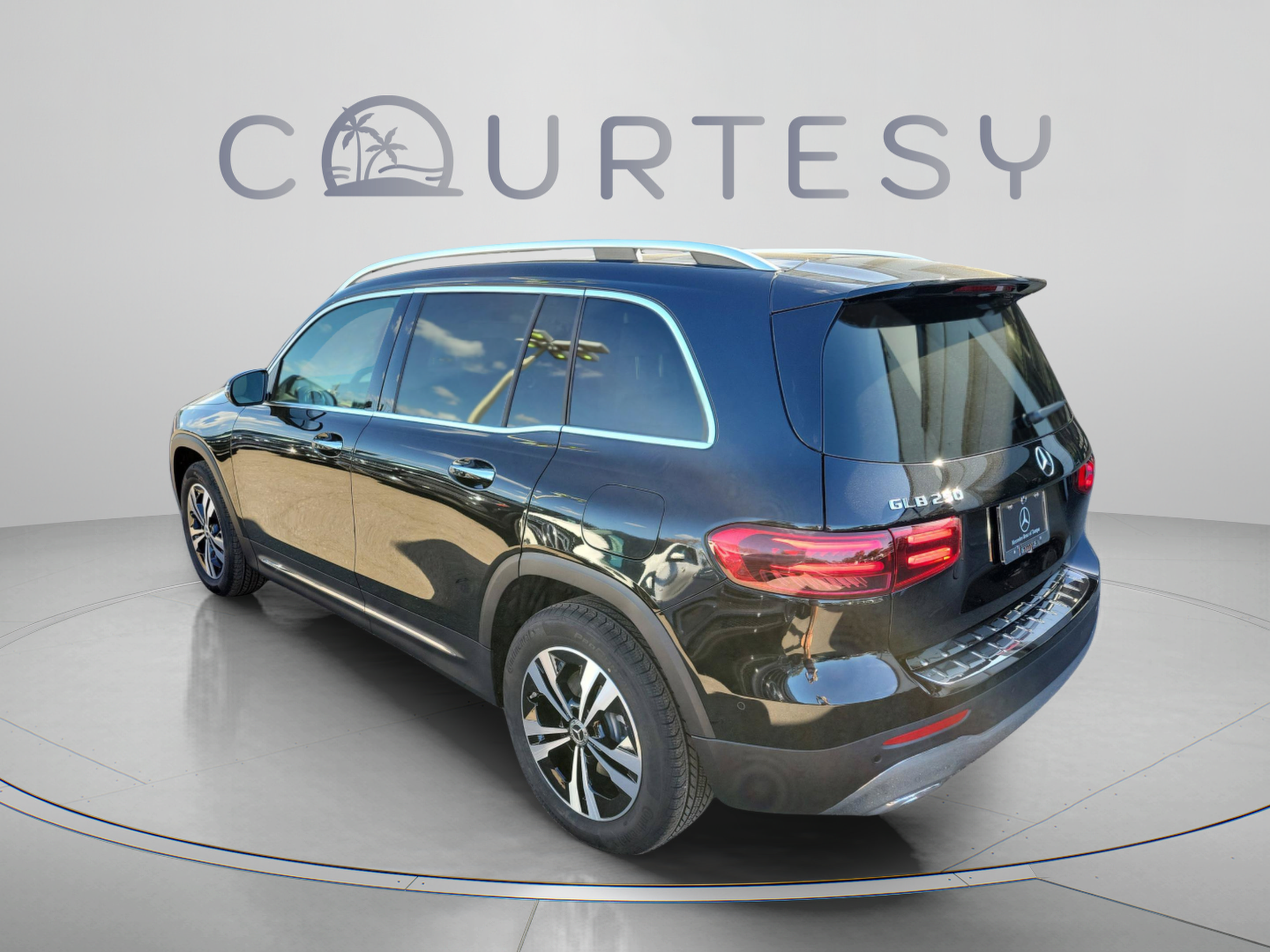 Used 2026 Mercedes-Benz GLB 250 image 4