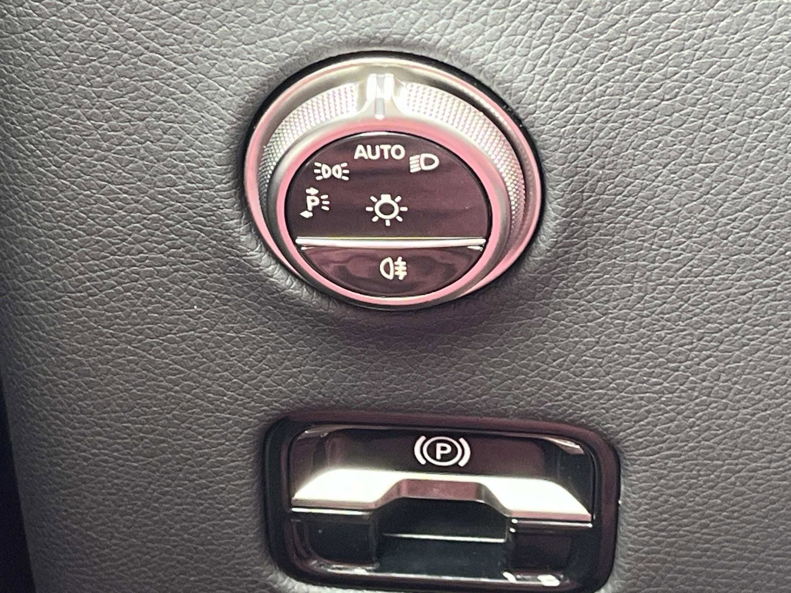 Certified 2025 Mercedes-Benz GLC 300 image 23