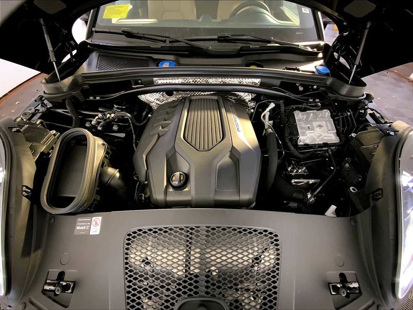 New 2026 Porsche Macan AWD/4WD image 21