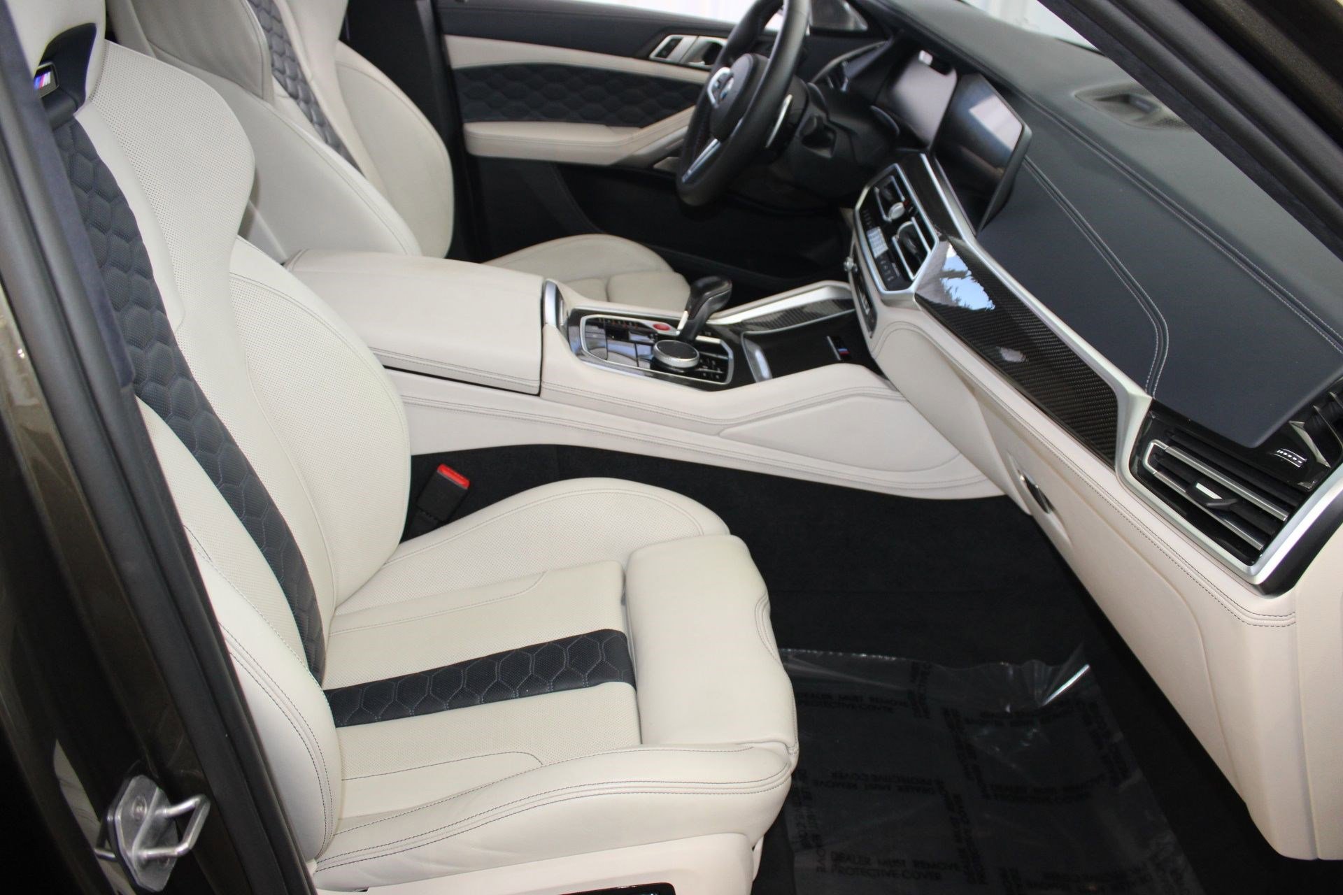 Used 2020 BMW X6 M Competition w/ Executive Package image 31