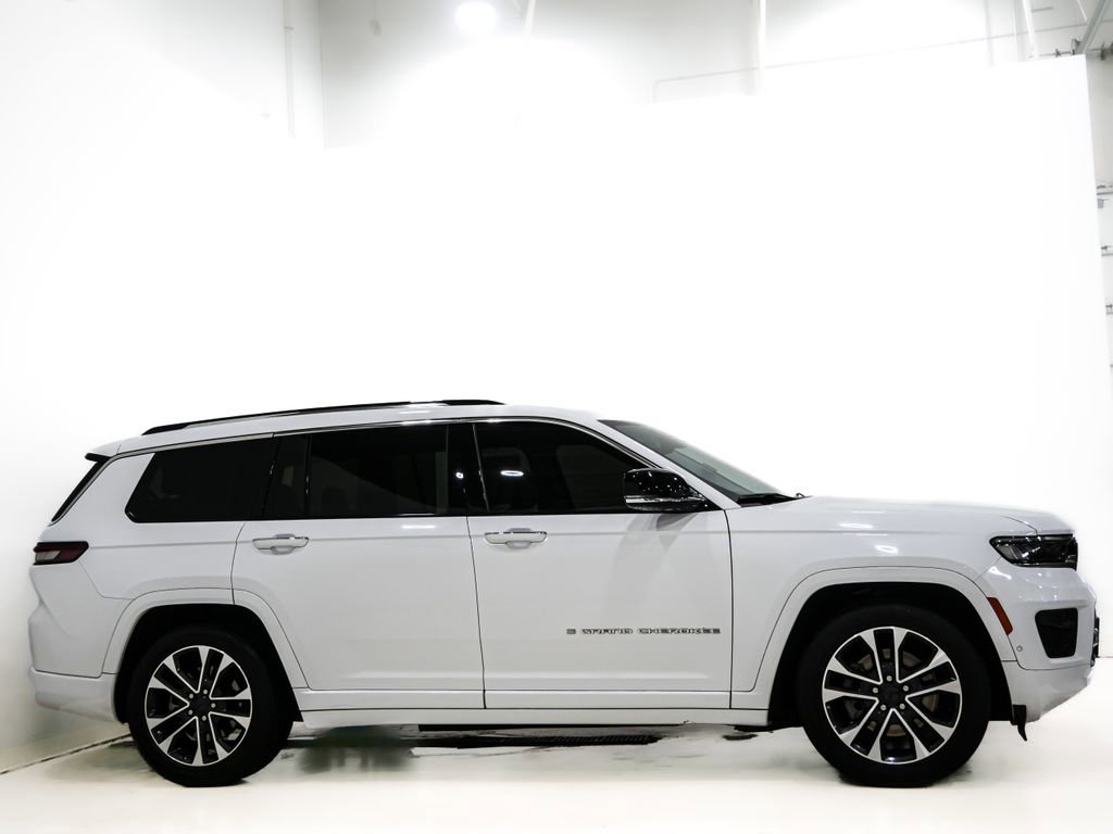 Used 2022 Jeep Grand Cherokee L Overland w/ Advanced Protech Group III AWD/4WD image 4