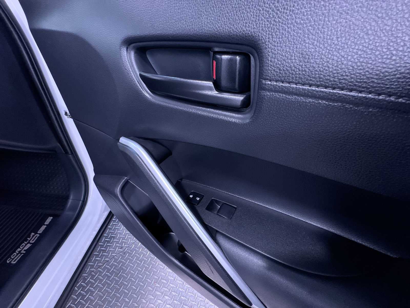 Used 2022 Toyota Corolla Cross LE w/ Moonroof Package FWD image 28