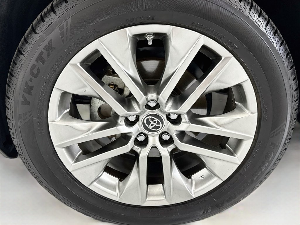Used 2019 Toyota RAV4 Limited w/ Cold Weather Package FWD image 29