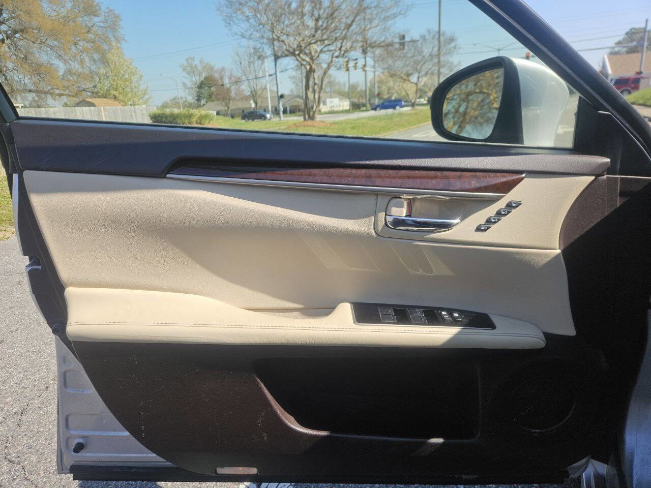 Used 2016 Lexus ES 350 w/ Luxury Package w/Wood Trim image 12