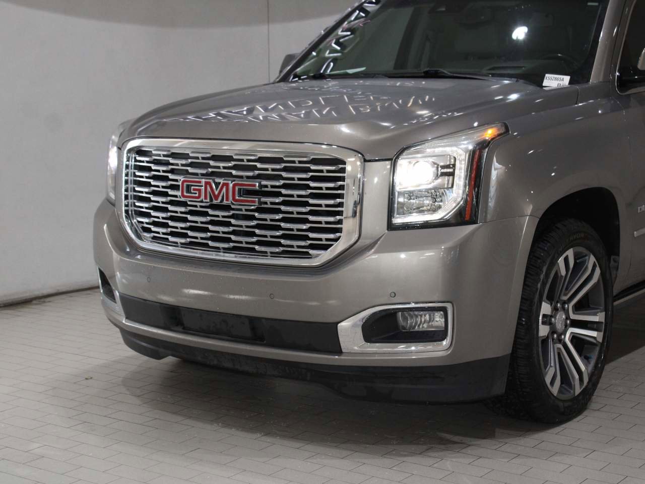 Used 2019 GMC Yukon Denali w/ Denali Ultimate Package image 2