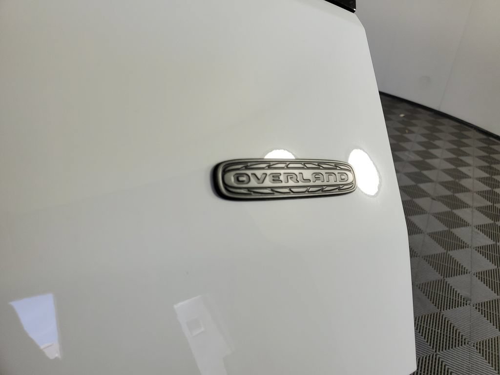 Used 2026 Jeep Cherokee Overland w/ Advanced Pro Tech Group AWD/4WD image 32