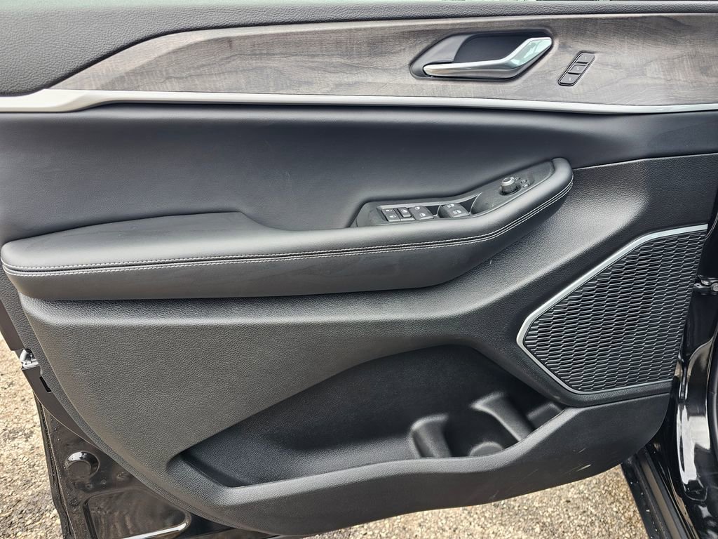 New 2026 Jeep Grand Cherokee L Limited image 9