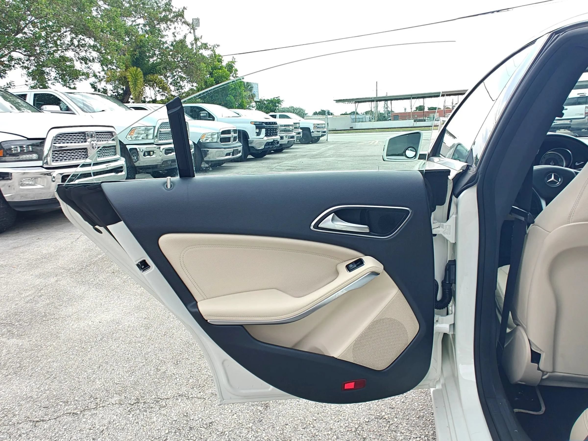 Used 2014 Mercedes-Benz CLA 250 image 12