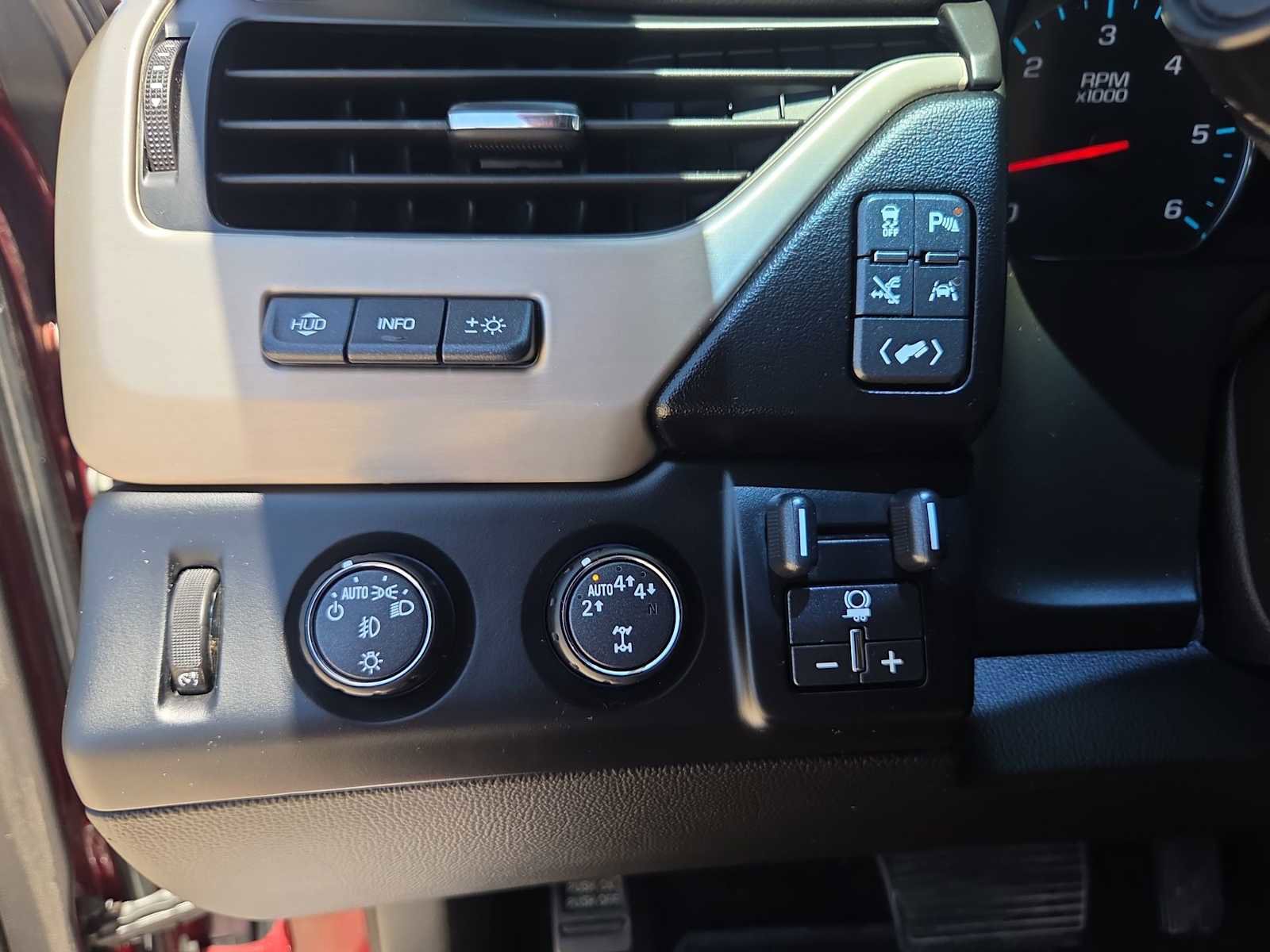 Used 2018 GMC Yukon XL Denali w/ Denali Ultimate Package AWD/4WD image 23