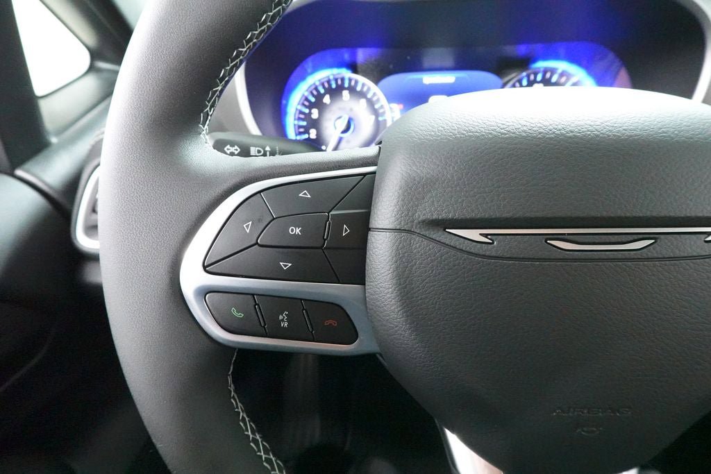 New 2027 Chrysler Pacifica Select FWD image 11