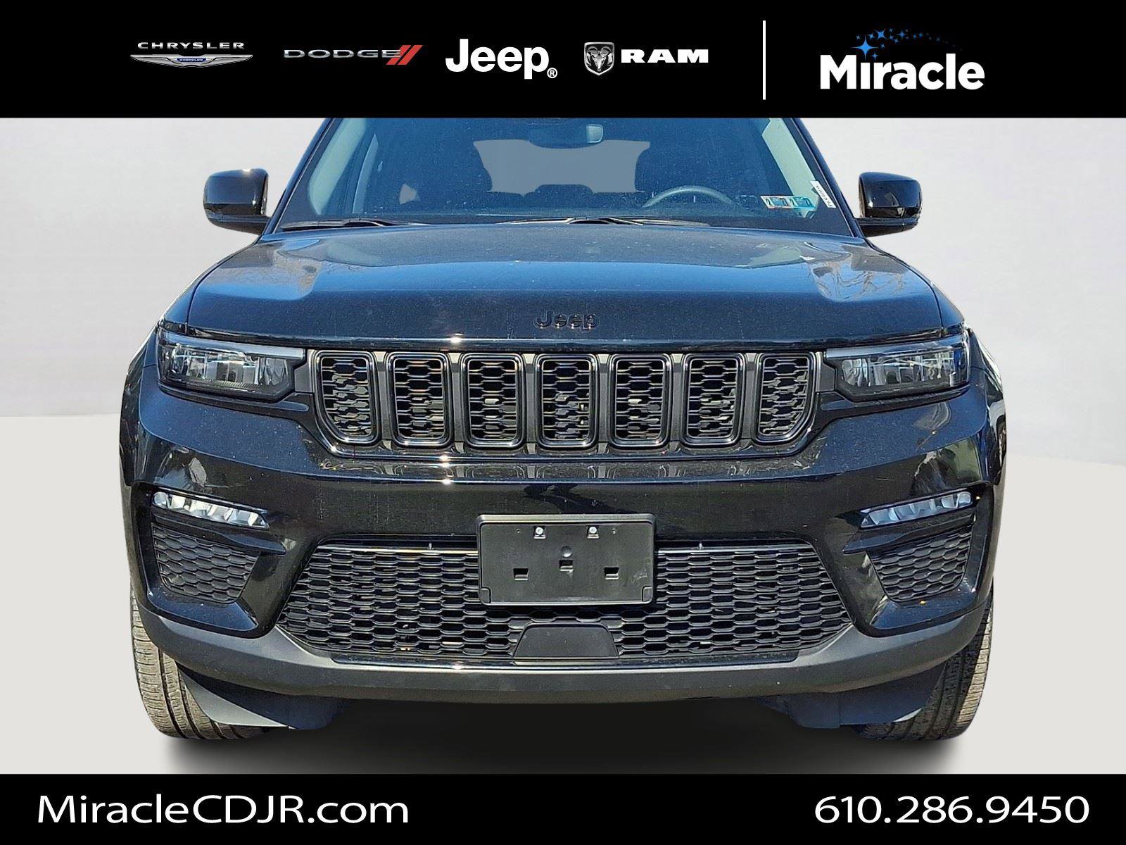 Used 2023 Jeep Grand Cherokee Limited w/ Black Appearance Package image 2