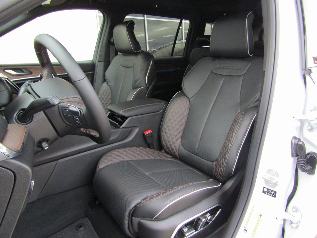 New 2025 Jeep Grand Cherokee L Summit w/ Obsidian Package image 26