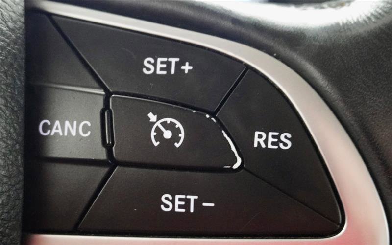 Used 2015 Chrysler 300 Limited image 27