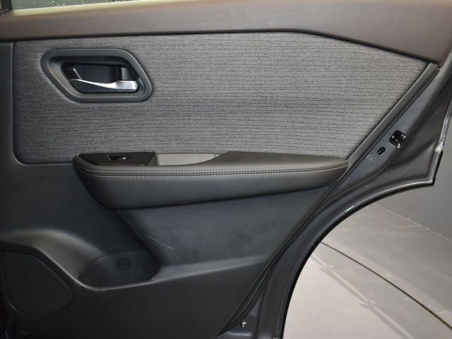 Used 2023 Nissan Rogue SV AWD/4WD image 14