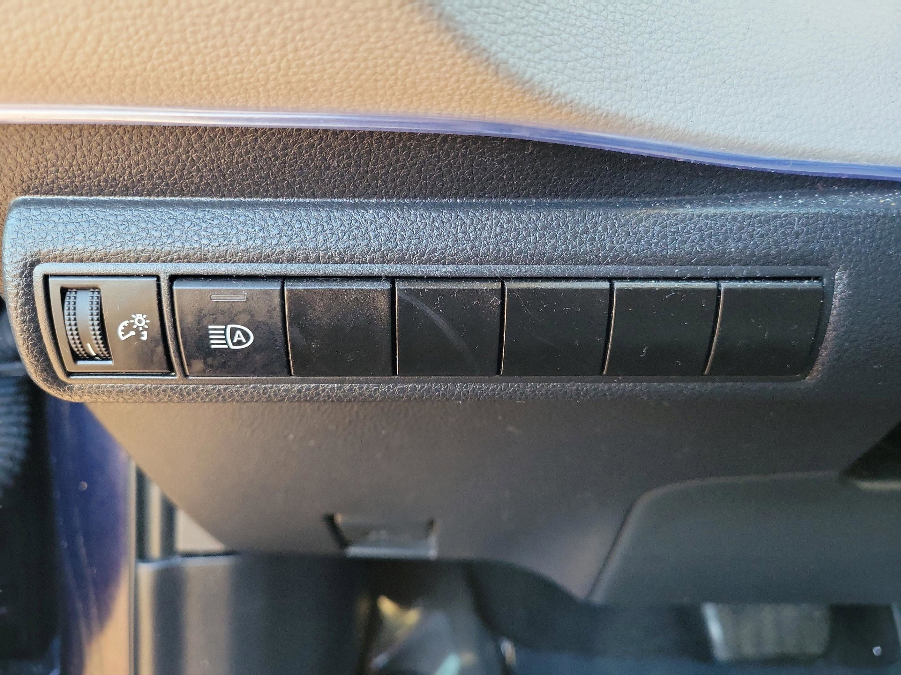 Used 2022 Toyota Corolla LE image 20