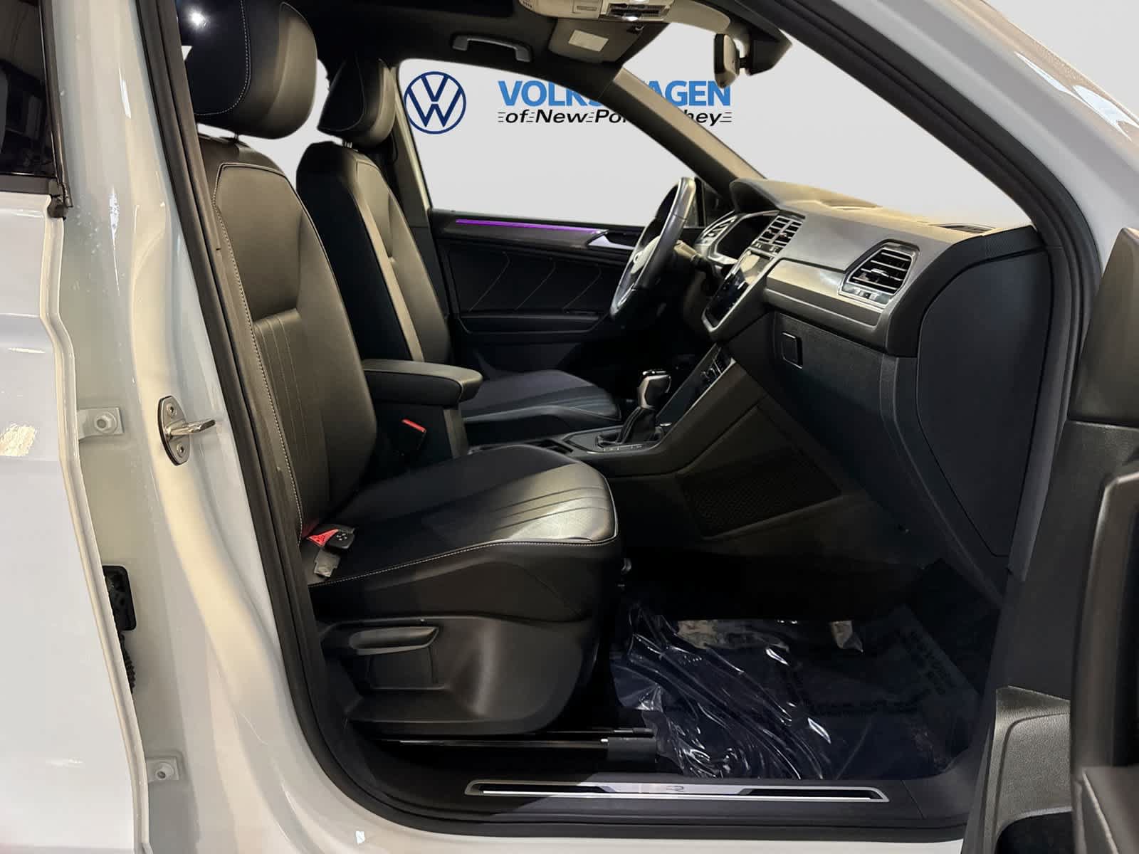Used 2024 Volkswagen Tiguan SE R-Line FWD image 28