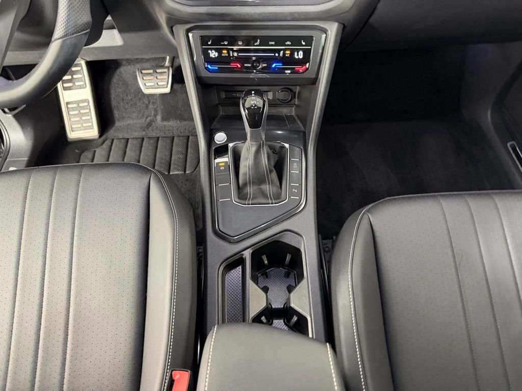 Used 2022 Volkswagen Tiguan SE R-Line image 16