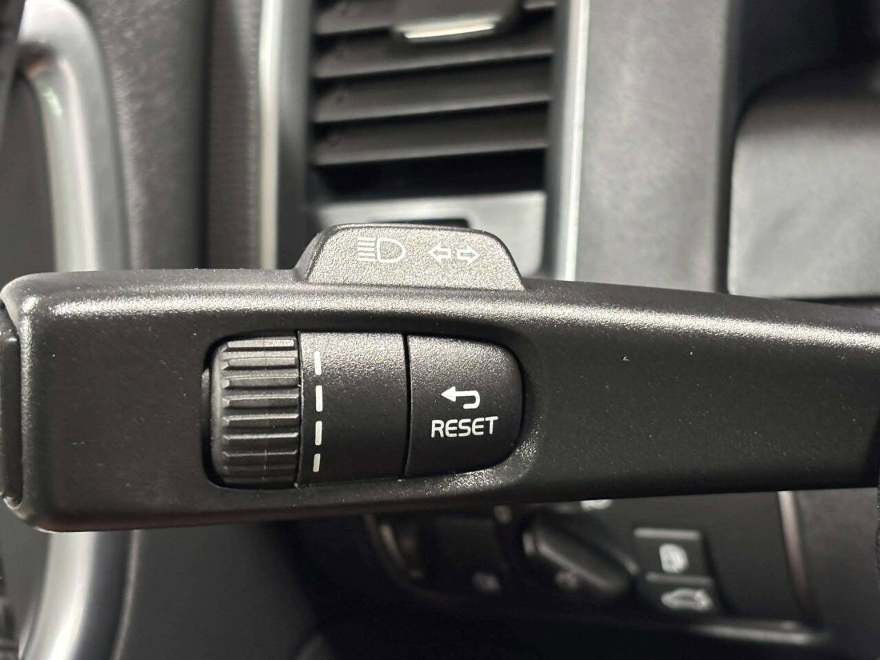 Used 2016 Volvo XC60 T6 w/ Proximity Package AWD/4WD image 38