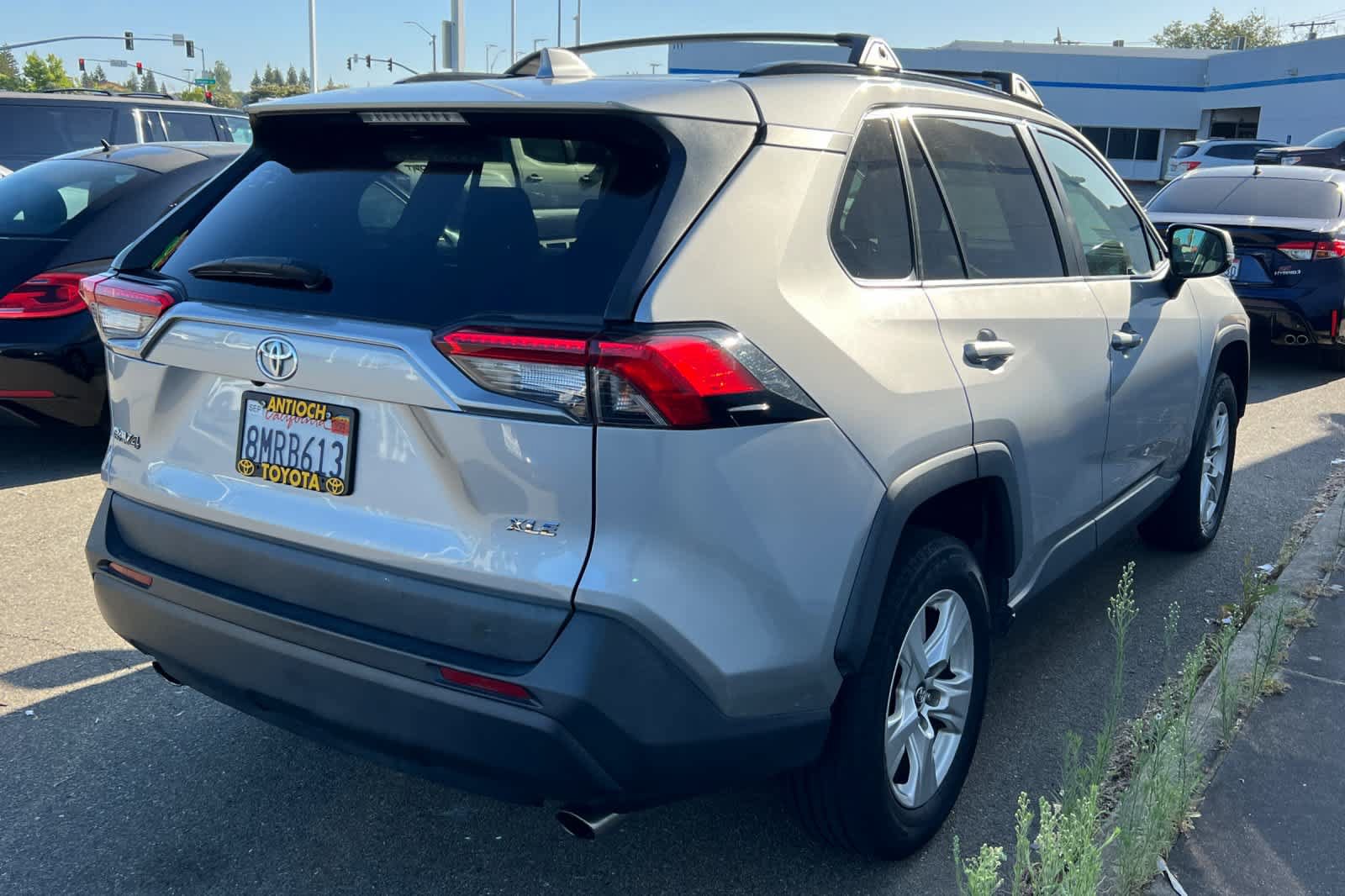 Used 2019 Toyota RAV4 XLE w/ Carpet Mat Package FWD image 4