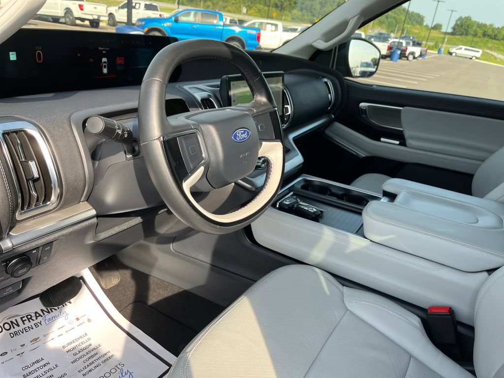 Used 2025 Ford Expedition Max Platinum w/ Driver's Package AWD/4WD image 14