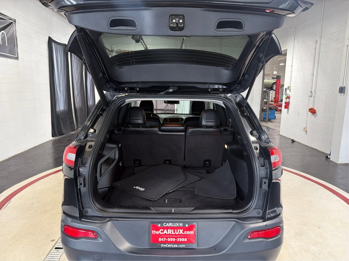 Used 2014 Jeep Cherokee Limited w/ Luxury Group AWD/4WD image 12