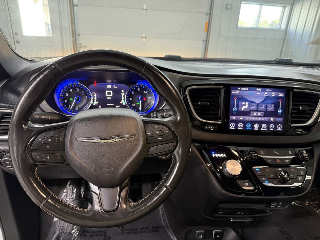 Used 2019 Chrysler Pacifica Touring-L Plus w/ S Appearance Package image 14