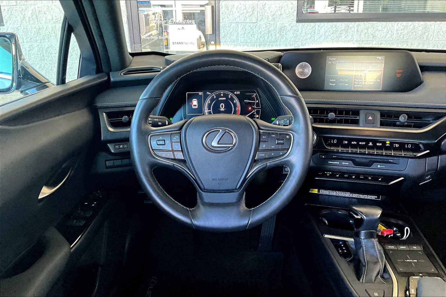 Used 2022 Lexus UX 200 w/ Premium Package image 5