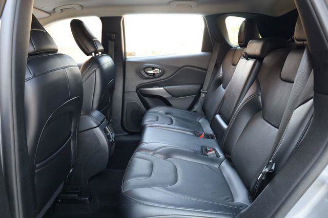 Used 2021 Jeep Cherokee Latitude Lux FWD image 23