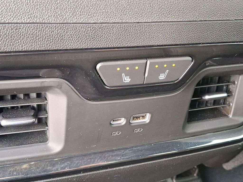 Used 2022 GMC Sierra 1500 AT4 w/ Technology Package image 11
