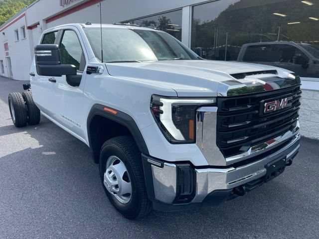 New 2026 GMC Sierra 3500 Pro w/ Convenience Package AWD/4WD image 2