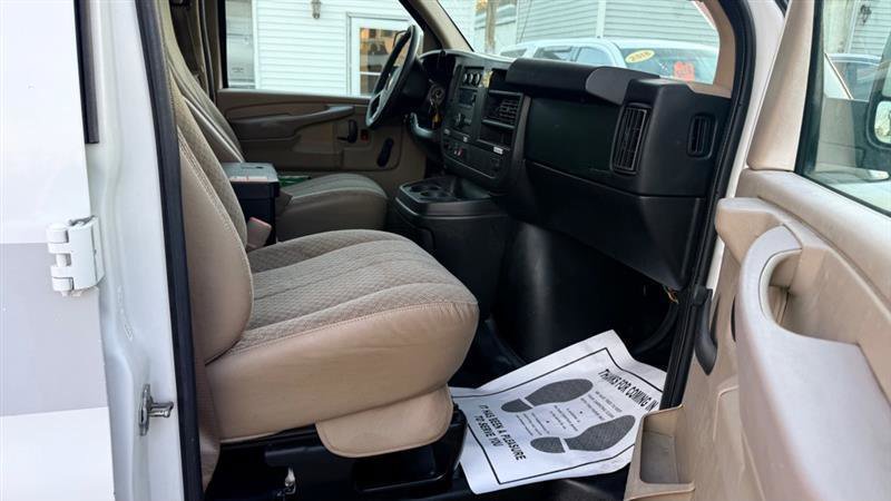 Used 2011 Chevrolet Express 2500 RWD image 25