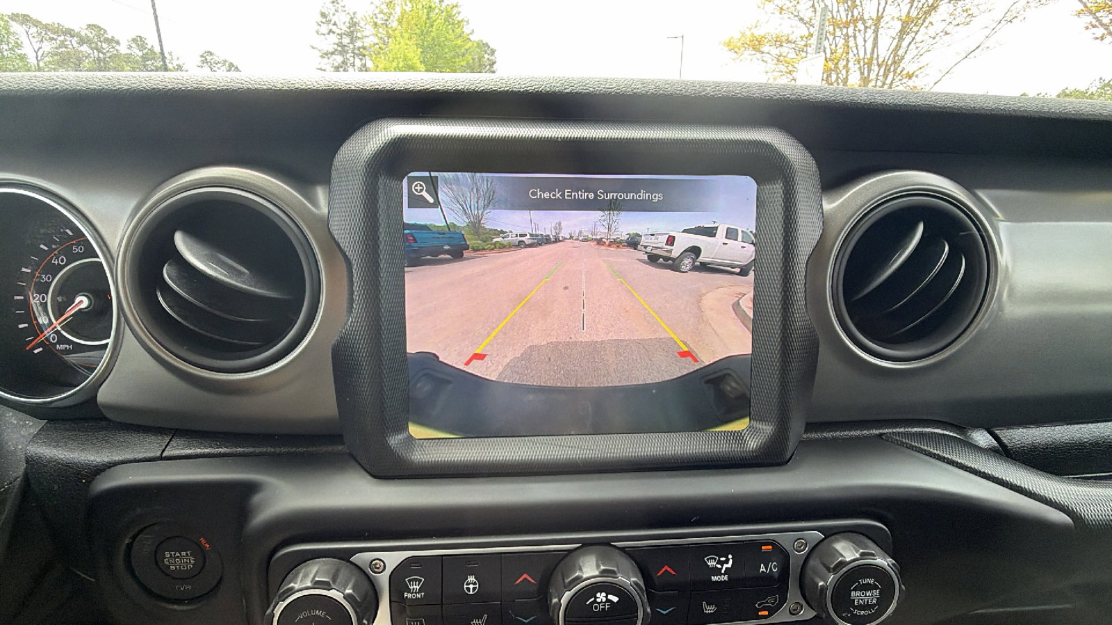 Used 2023 Jeep Gladiator Willys AWD/4WD image 35