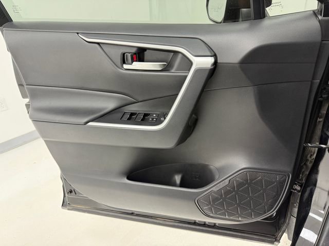 Used 2021 Toyota RAV4 XLE Premium image 14