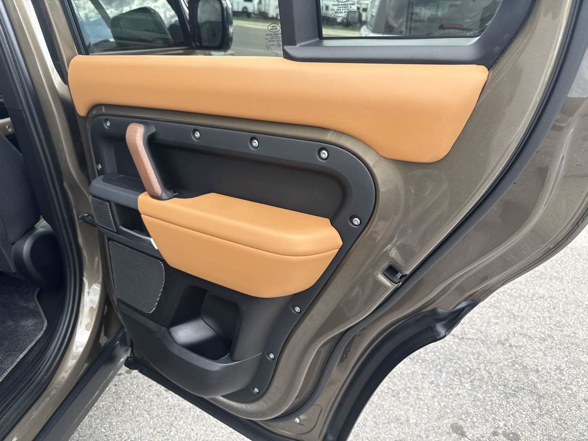 Used 2024 Land Rover Defender 110 X AWD/4WD image 20