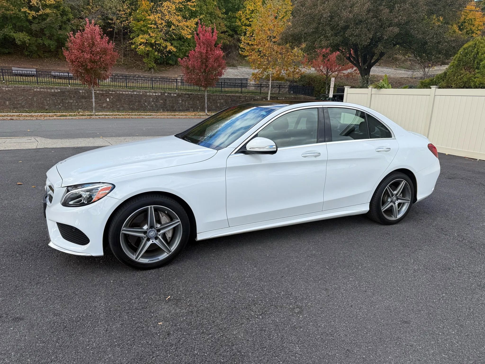 Used 2015 Mercedes-Benz C 300 4MATIC Sedan image 3