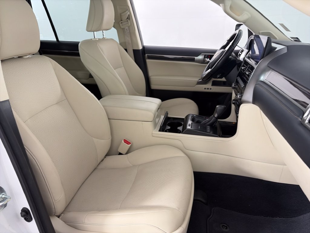 Used 2023 Lexus GX 460 Premium w/ Accessory Package AWD/4WD image 31