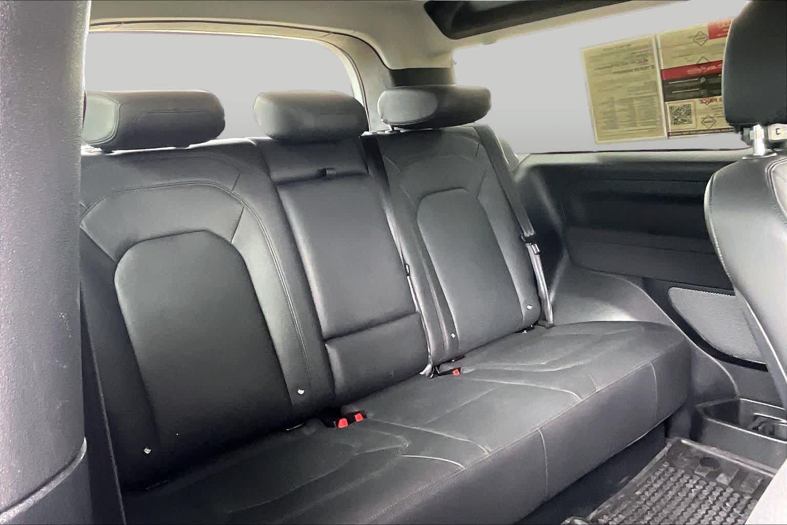 Used 2023 Land Rover Defender 90 SE AWD/4WD image 19