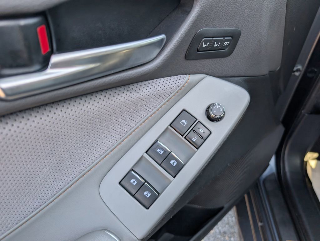 Used 2019 Toyota Avalon Touring w/ Advanced Safety Package image 9