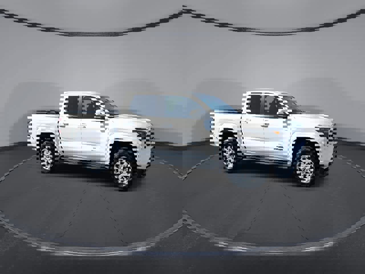 Certified 2024 Toyota Tacoma SR5 AWD/4WD image 5